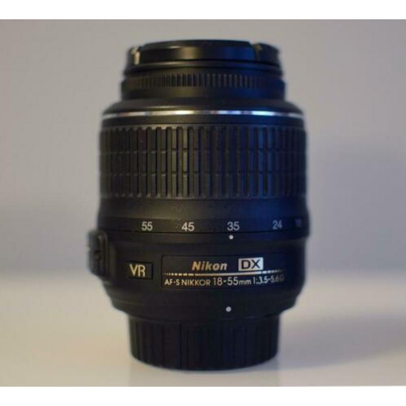 NIKON D3100 zeer weinig gebruikt met veel extra's