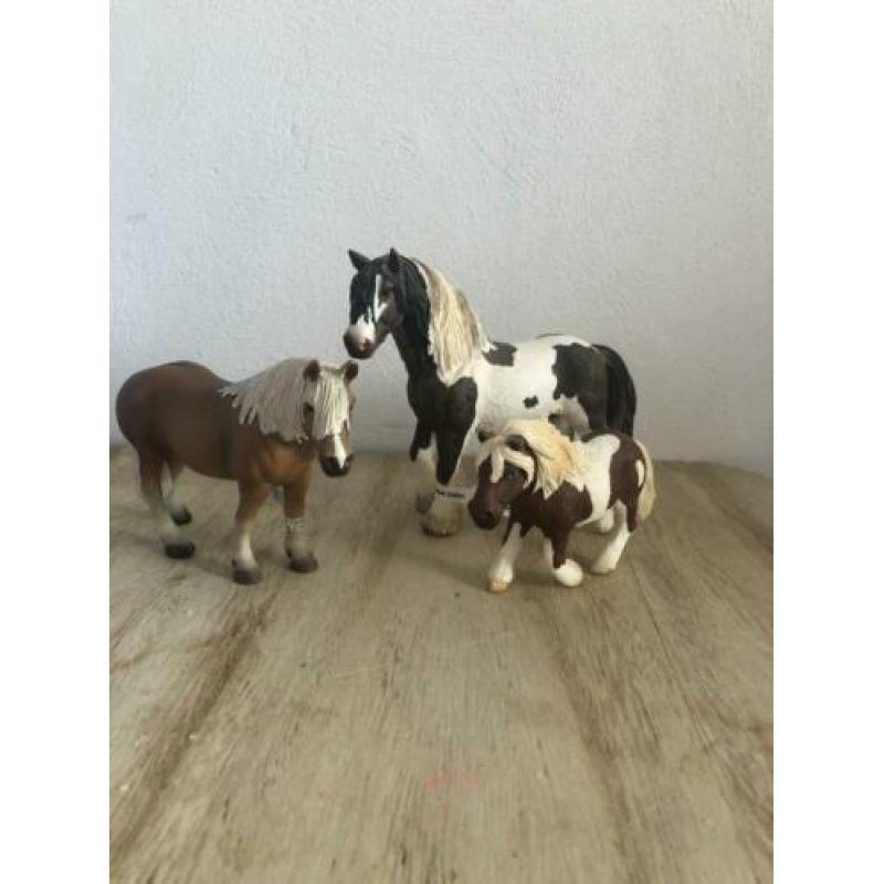 Officiële Schleich paarden 3 stuks