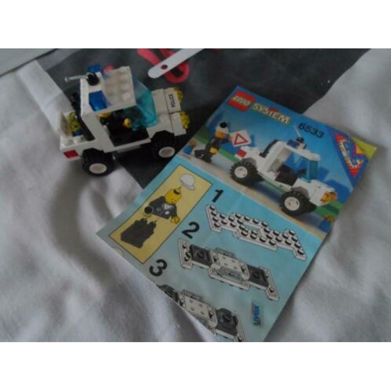 Te koop 4 lego politieauto’s en 2 helikopters.
