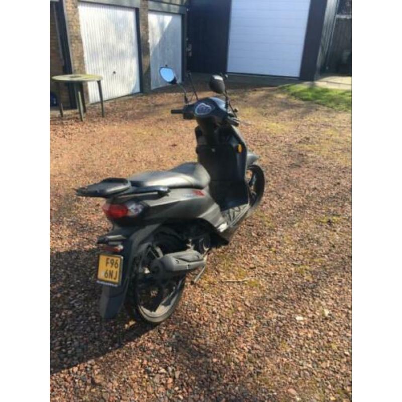 Scooter Peugot Tweet