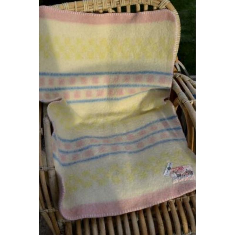 retro vintage kinderdeken babydeken deken AaBe wol pastel