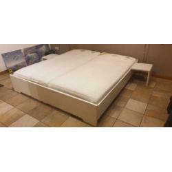 Tweepersoons bed 180x200 met elektr. verst. lattenbodems IGS