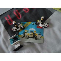 Te koop 4 lego politieauto’s en 2 helikopters.