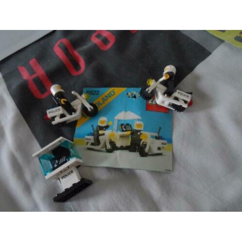 Te koop 4 lego politieauto’s en 2 helikopters.
