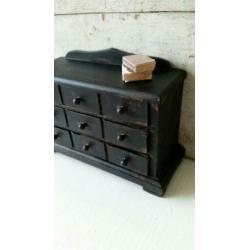 Brocante ladekast, dressoir poppenhuis 1.12