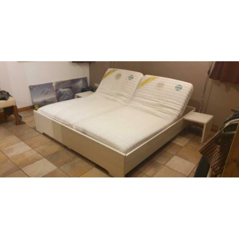 Tweepersoons bed 180x200 met elektr. verst. lattenbodems IGS