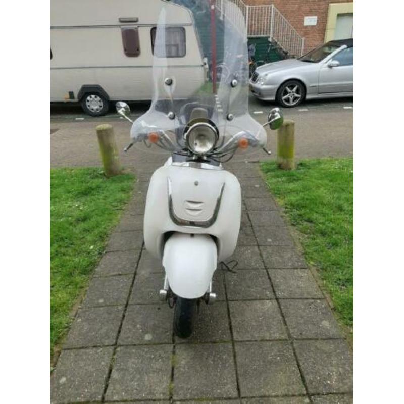Nette agm retro snor scooter