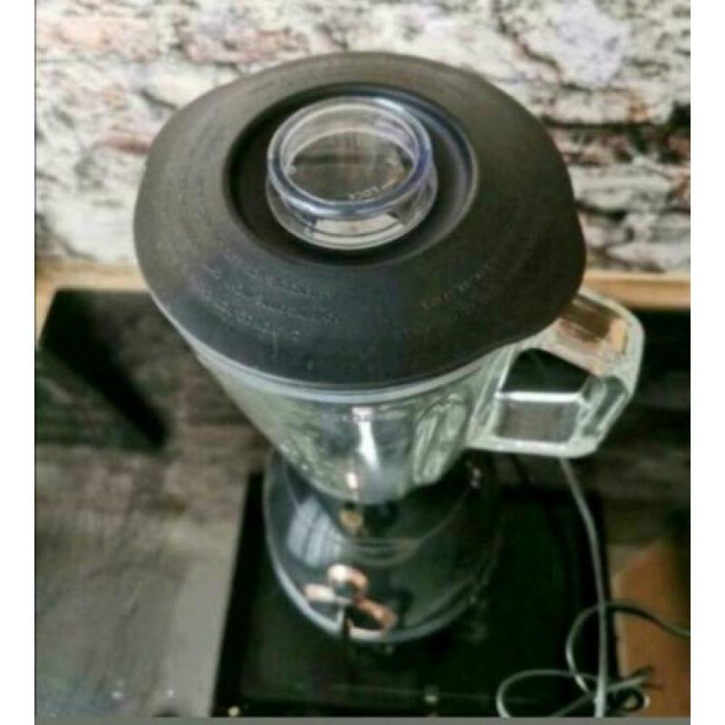 Nieuwe blender met beschrijving
