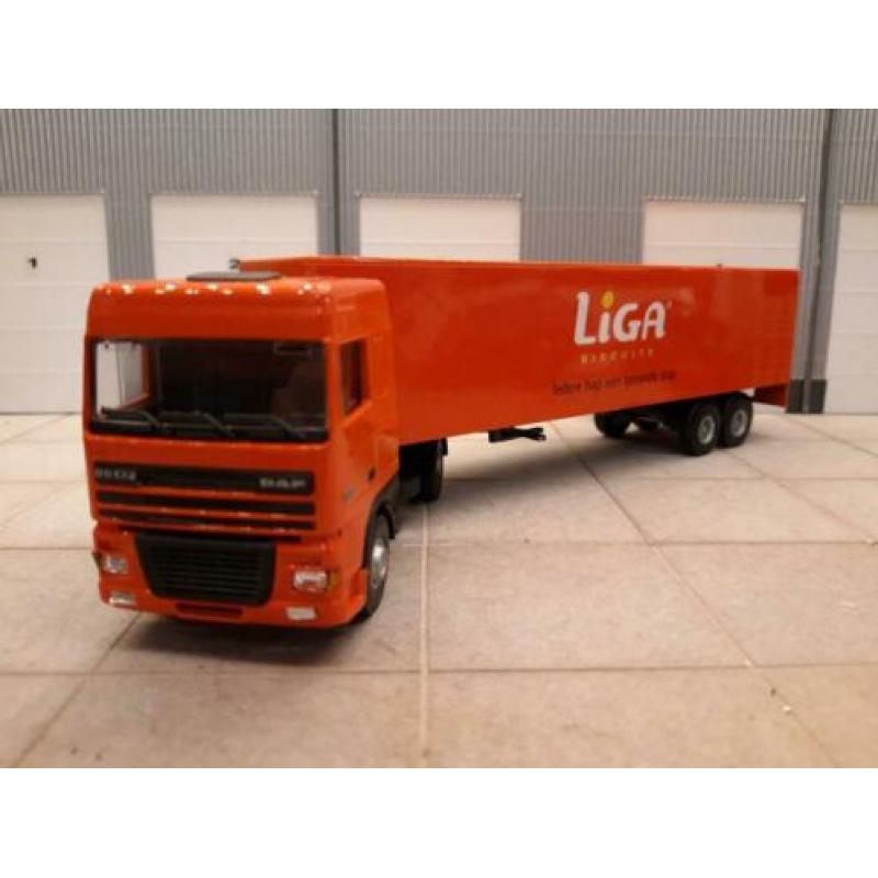 DAF 95XF 480 SC Liga Biscuits Lion Toys