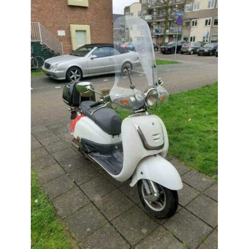 Nette agm retro snor scooter