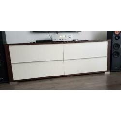 bank, salontafel en dressoir