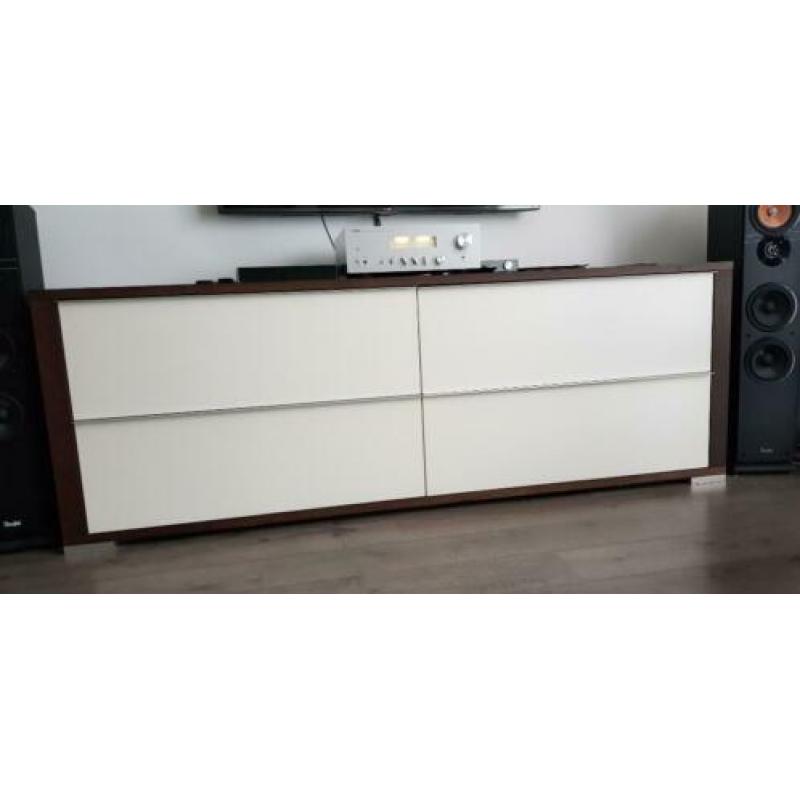 bank, salontafel en dressoir