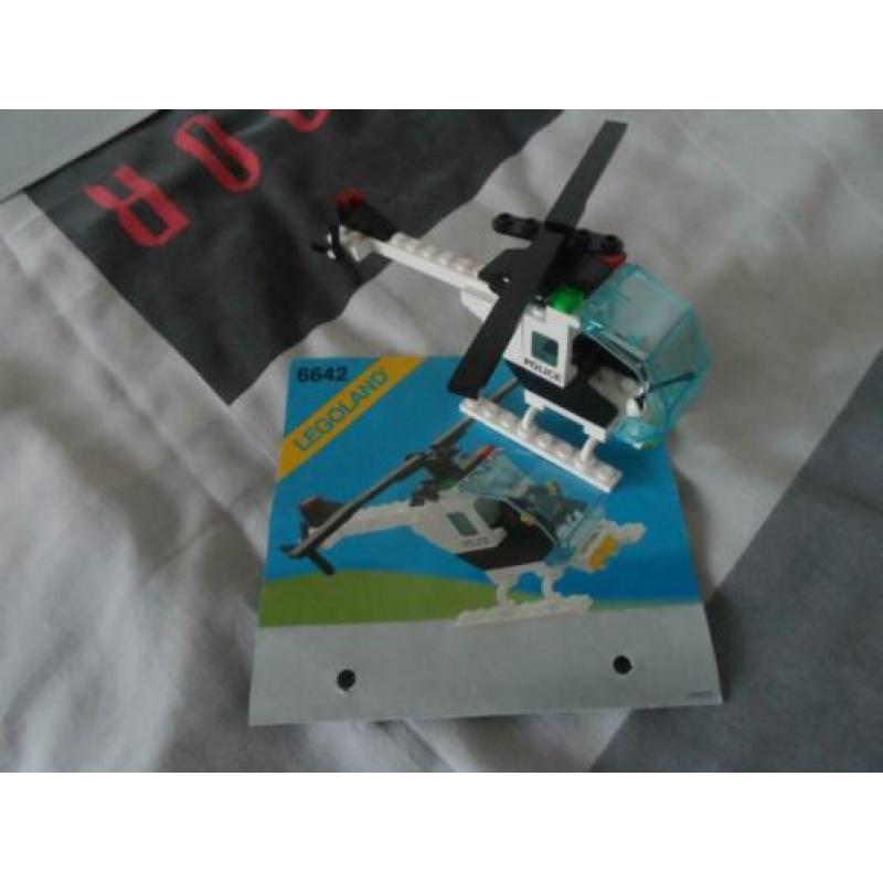 Te koop 4 lego politieauto’s en 2 helikopters.