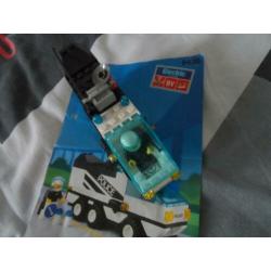 Te koop 4 lego politieauto’s en 2 helikopters.