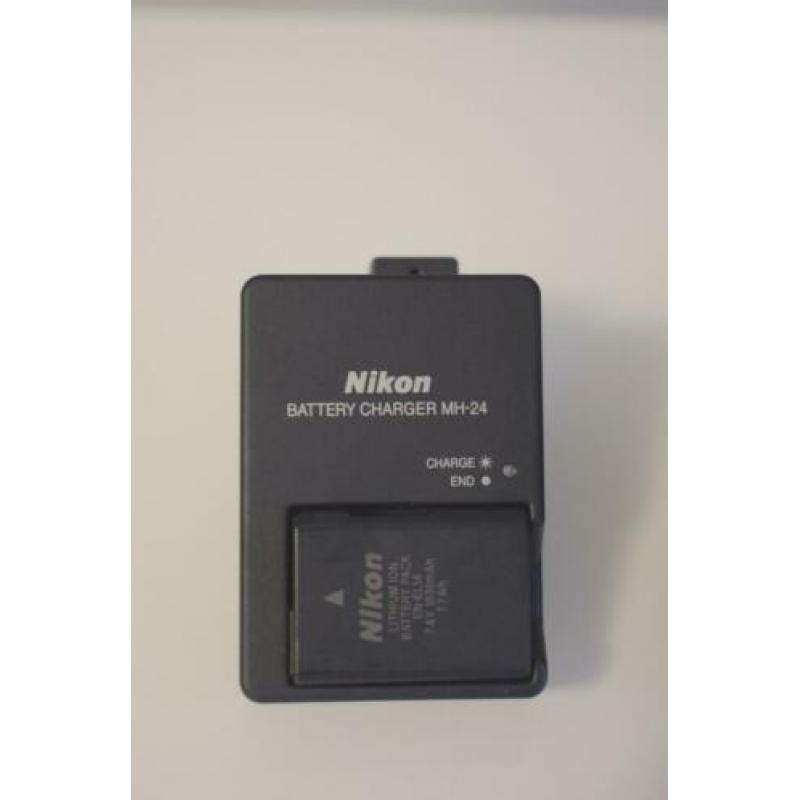 NIKON D3100 zeer weinig gebruikt met veel extra's