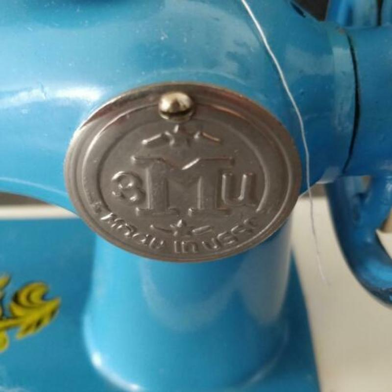 Vintage kindernaaimachine jaren 60