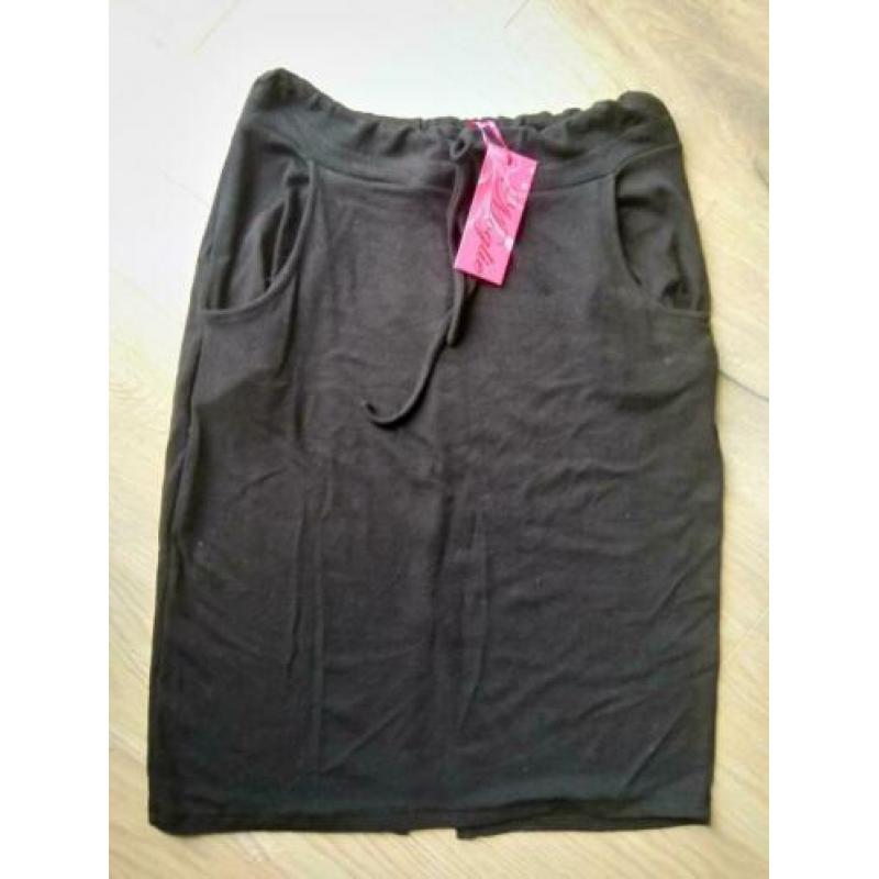 NIEUW MET KAARTJE Moglie set rok en legging zwart L