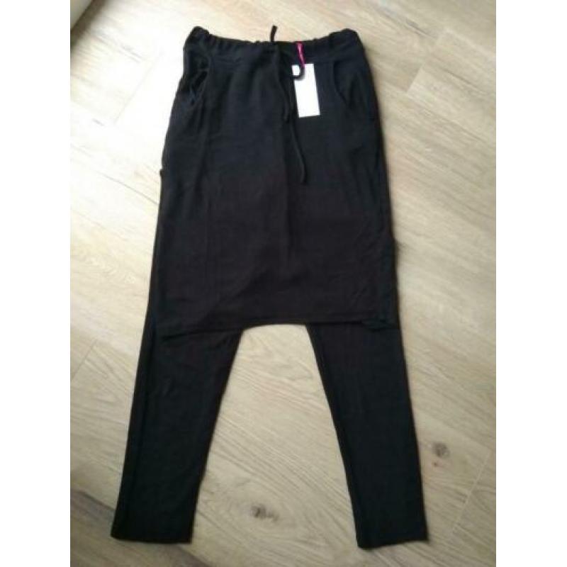 NIEUW MET KAARTJE Moglie set rok en legging zwart L