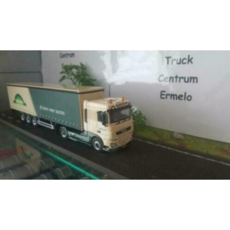Hooijer; in kleuren van TWILMIJ DAF XF SPACE CAB 4x2 tautl