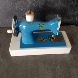 Vintage kindernaaimachine jaren 60