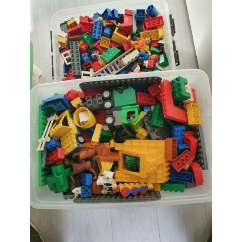 2 bakken vol met playmobil