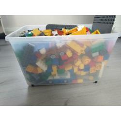 2 bakken vol met playmobil