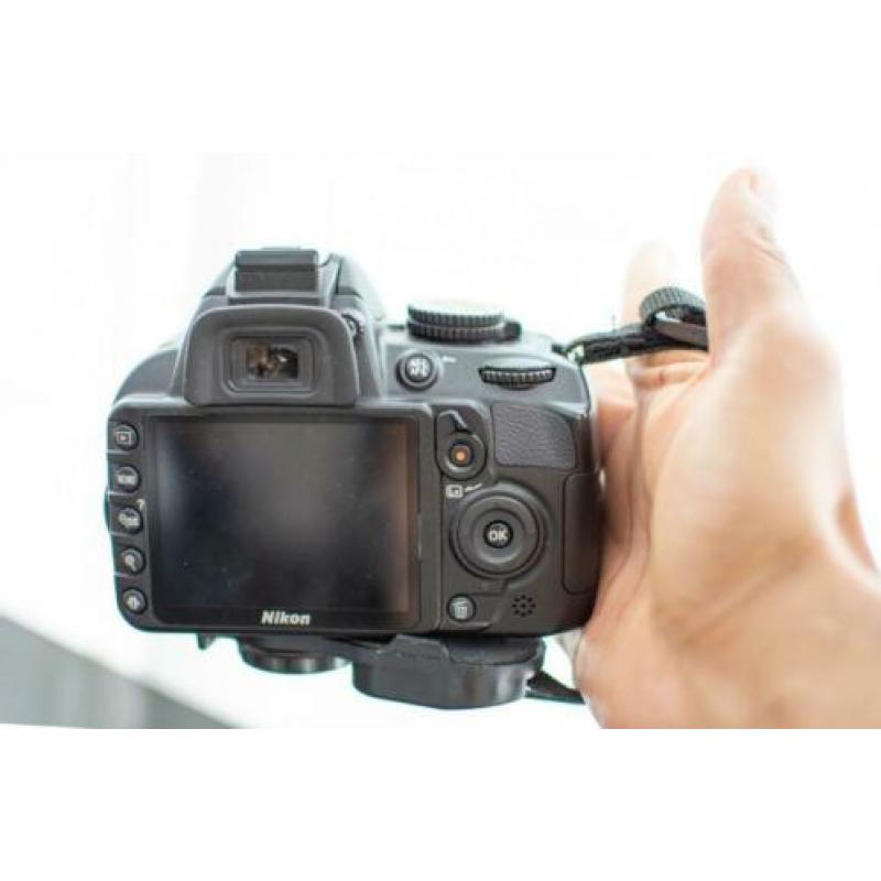NIKON D3100 zeer weinig gebruikt met veel extra's