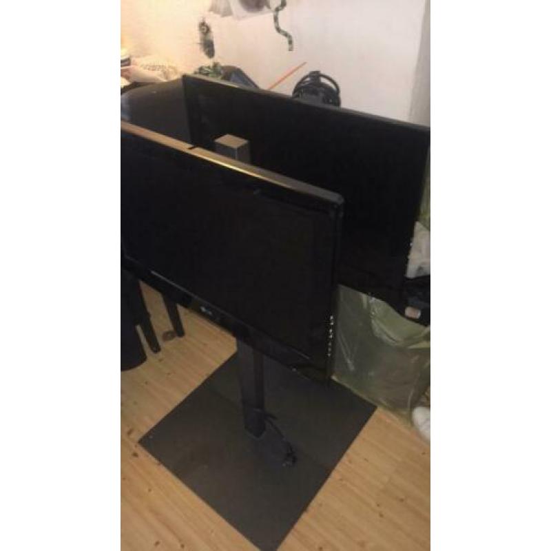 Lg26 inch lcd met Vogel’s tvstandaard
