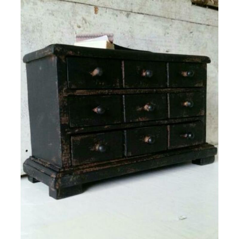 Brocante ladekast, dressoir poppenhuis 1.12