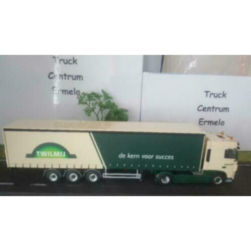 Hooijer; in kleuren van TWILMIJ DAF XF SPACE CAB 4x2 tautl