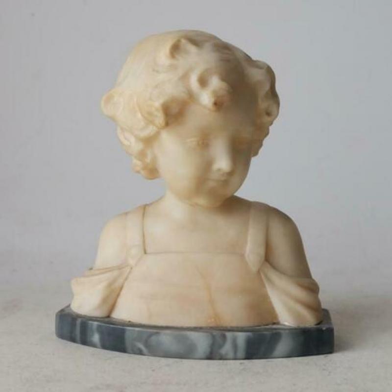 Art Nouveau albast buste van meisje.
