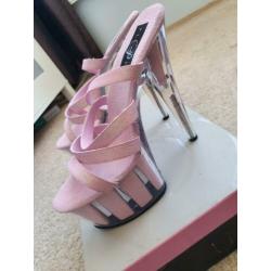 Sexy roze hakken van pleaser Maat 40
