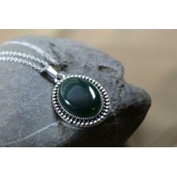 Klassieke Onyx , donker groene steen , natuursteen hanger