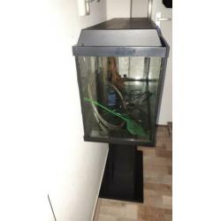80/40/30 aquarium in de aanbieding met onderkast.