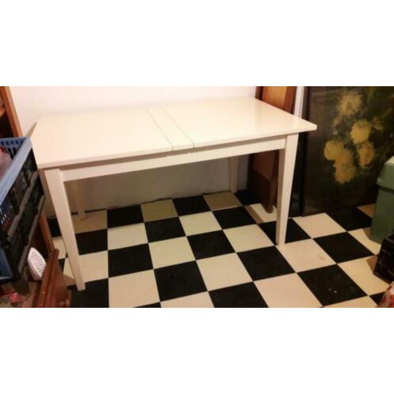 Eettafel gebroken wit
