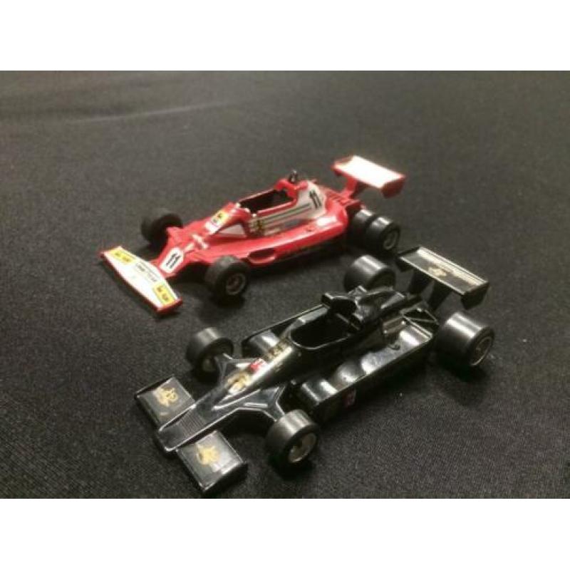 2x oudere Polistil F1 schaal-modellen
