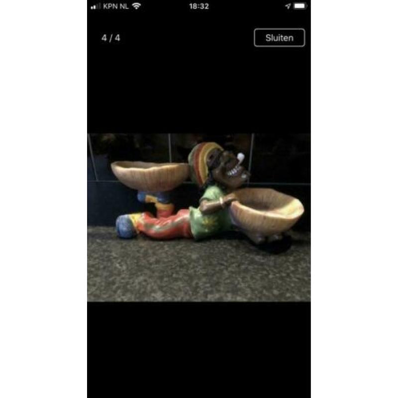3 beeldjes van Rasta figuren. Klokje werkt.