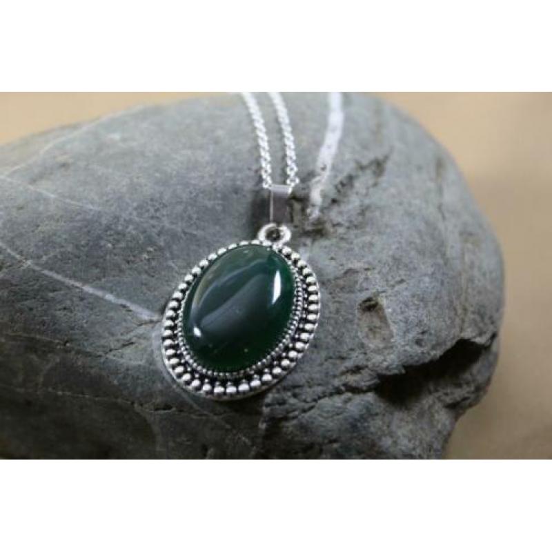 Klassieke Onyx , donker groene steen , natuursteen hanger
