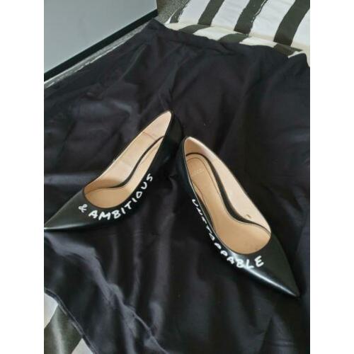 Zara zwart leren pump met tekst zgan
