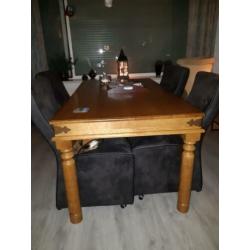 gepatineerd eiken tafel