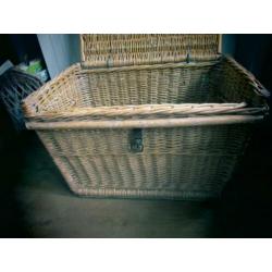 Antieke Brocante wasmand uit wasserij in Haarlem