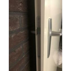 Drie opdekdeuren 2x88cm en 1x93cm breed, 211.5cm hoog