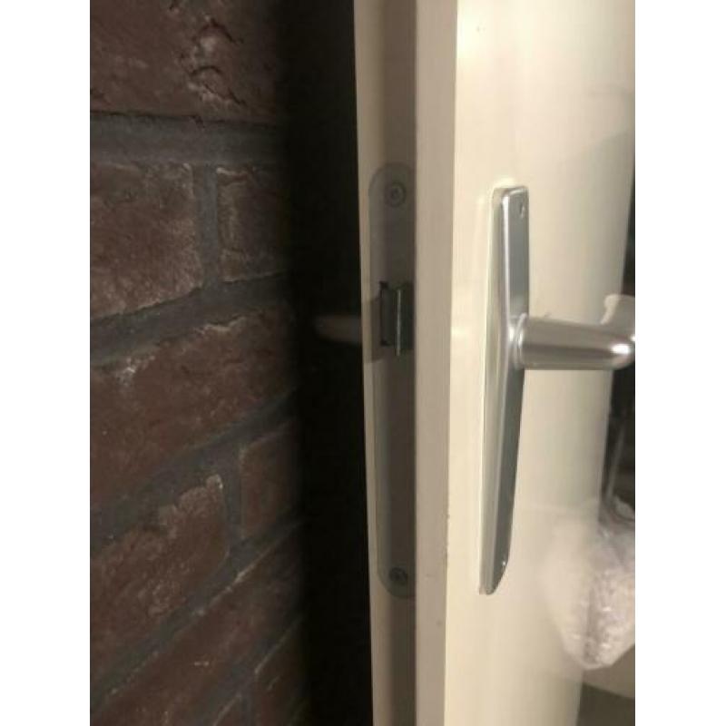Drie opdekdeuren 2x88cm en 1x93cm breed, 211.5cm hoog
