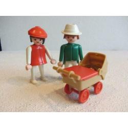 Playmobil vintage vader en moeder met kinderwagen 3592 Beige