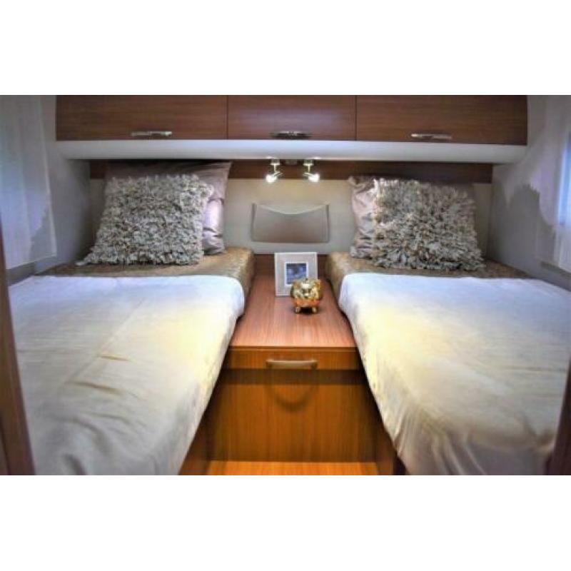 Adria MATRIX M 680 SL PLUS ENKELE BEDDEN + HEFBED LUCHTVERIN