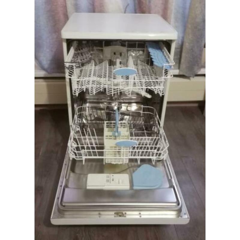 Indesit vaatwasser. Weinig gebruikt