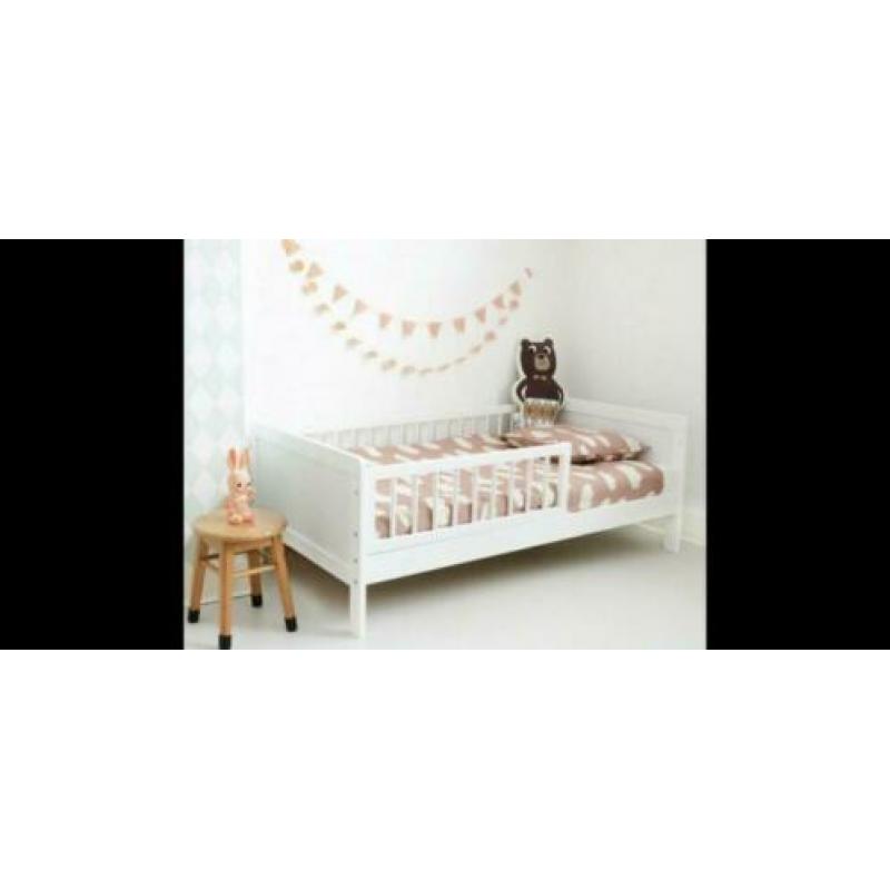 Peuterbed Petit Amelie 140 x 70 incl. lade, matras en dekbed