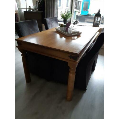gepatineerd eiken tafel