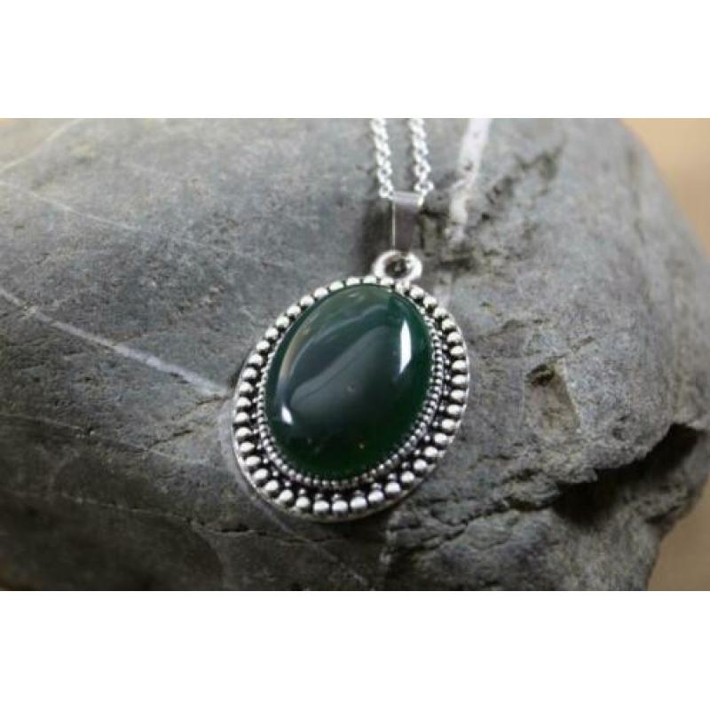 Klassieke Onyx , donker groene steen , natuursteen hanger