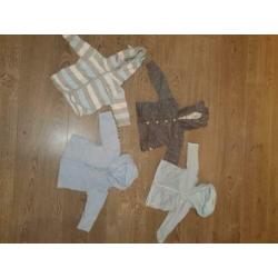 Volle kist met jongens kleding maatje 50/56